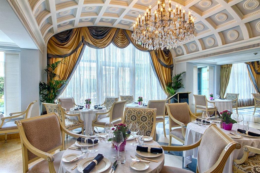 Поздний завтрак выходного дня в Comme Il Faut